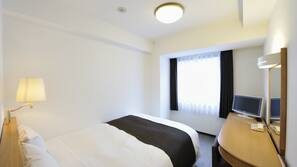 Premium bedding, desk, blackout drapes, free WiFi