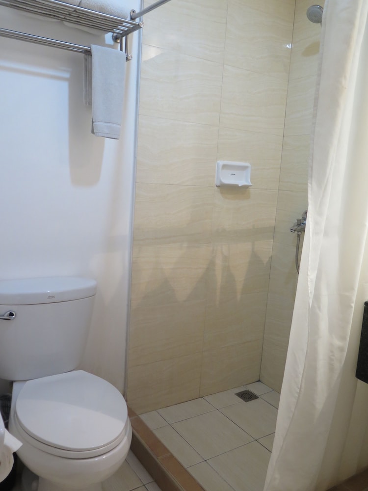 Bathroom, Circle Inn - Iloilo City Center