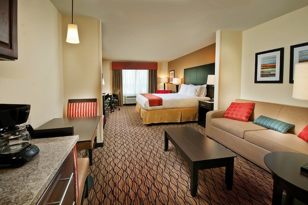 Room, Holiday Inn Express Hotel & Suites Pearsall, an IHG Hotel