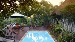 4 outdoor pools