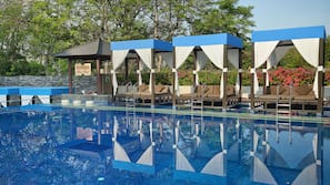 Outdoor pool, free pool cabanas, pool umbrellas