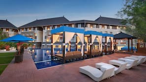 Outdoor pool, free pool cabanas, pool umbrellas