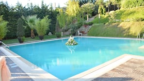 2 piscines extérieures