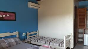 Minibar, fer et planche à repasser sur demande