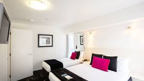 Desk, laptop workspace, iron/ironing board, free WiFi
