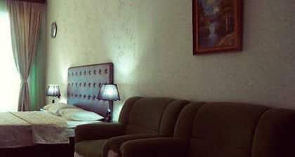 Avand Hotel