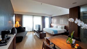 Seprai premium, bantalan ekstra lembut, minibar gratis, dan brankas