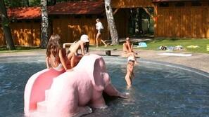 Piscine extérieure (ouverte en saison)