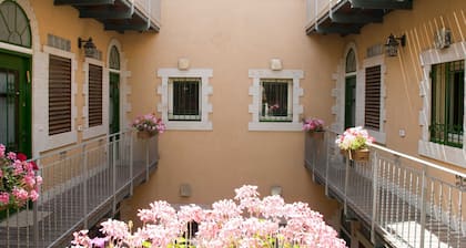 The Market Courtyard - Jerusalem Suites