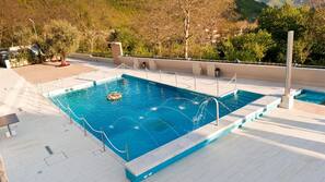 Außenpool, Sonnenschirme