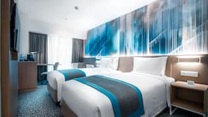 Memory foam beds, in-room safe, desk, blackout drapes