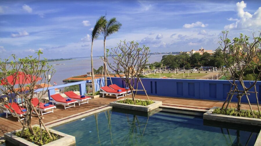 Frangipani Royal Palace Hotel