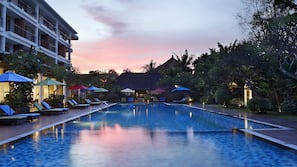 Outdoor pool, pool loungers