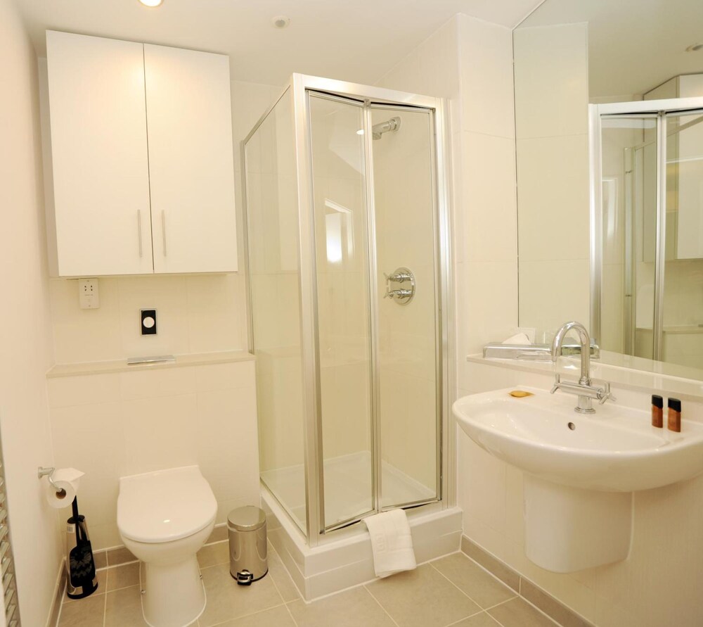 Bathroom, PREMIER SUITES PLUS Bristol Cabot Circus