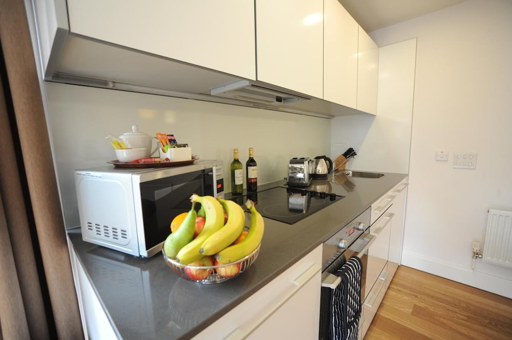 Private kitchen, PREMIER SUITES PLUS Bristol Cabot Circus