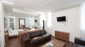 Luxe beddengoed, een minibar, een kluis op de kamer, een bureau