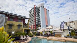 2 outdoor pools