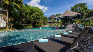 5 outdoor pools, pool umbrellas, pool loungers