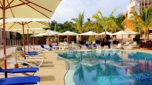 3 outdoor pools, pool umbrellas