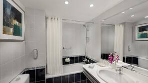 Premium bedding, in-room safe, laptop workspace, blackout drapes