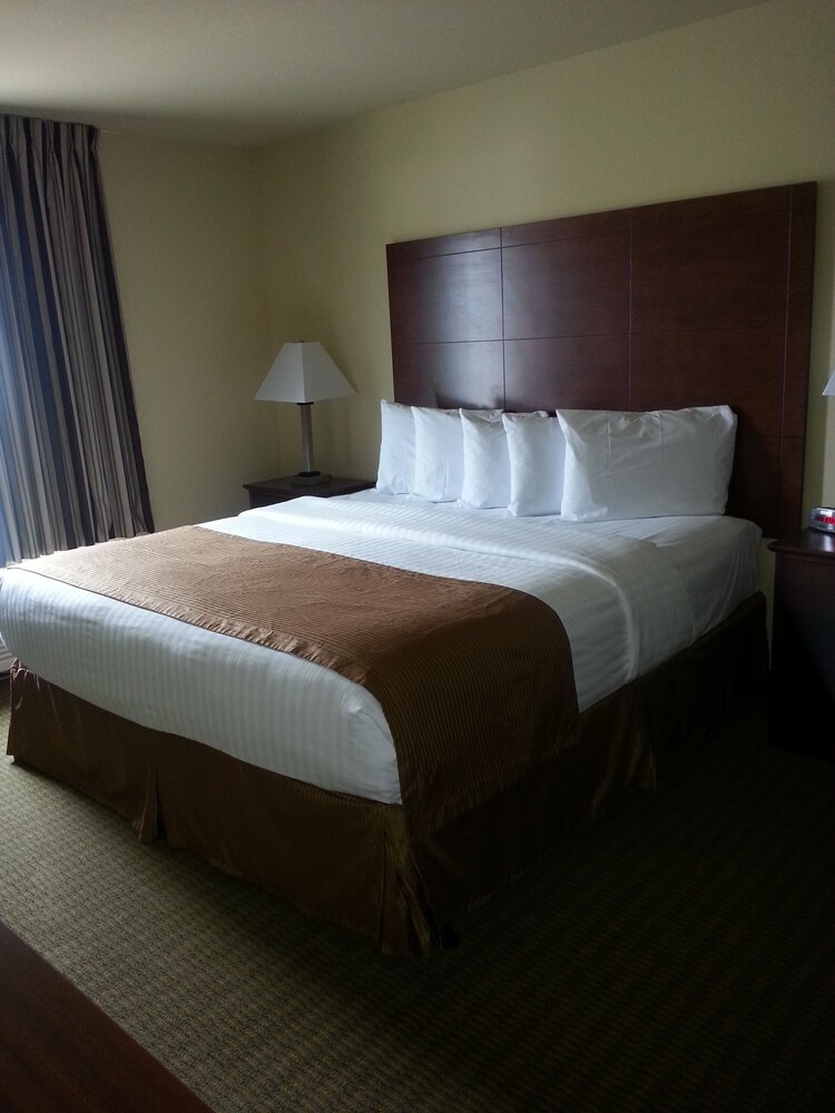 Cobblestone Hotel & Suites - Knoxville