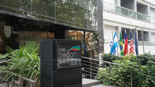 Montevideo Beach Resort Accommodation Hotels From Au 20 Wotif Palm Beach Plaza Hotel