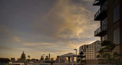 Hampton Inn & Suites Austin @ The University / Capitol