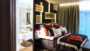 Egyptian cotton sheets, premium bedding, down duvet, minibar