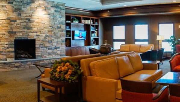 2 bars/lounges, lobby lounge