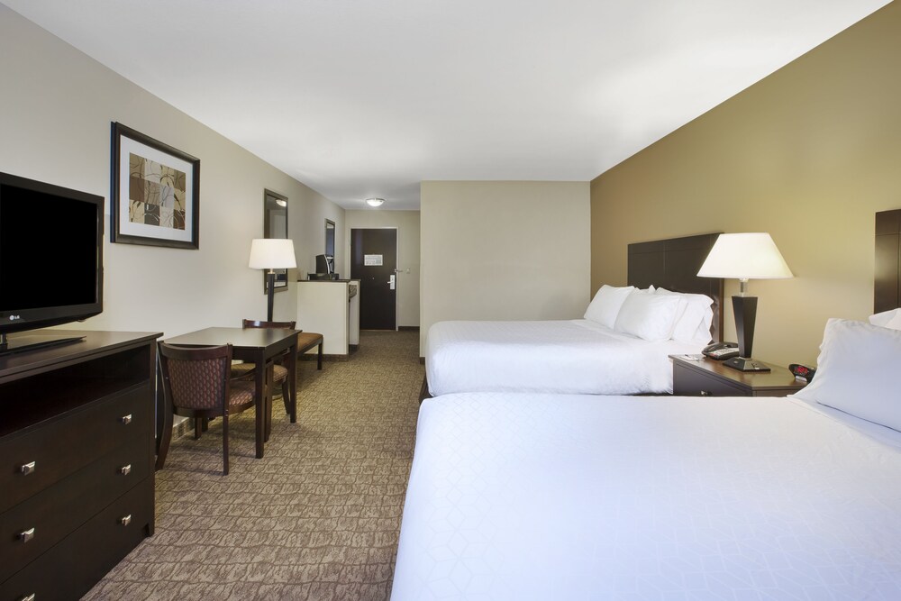 Holiday Inn Express & Suites Wheeling, an IHG Hotel