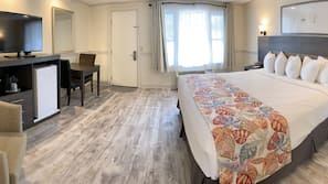 Roupas de cama premium, cofres nos quartos, escrivaninha