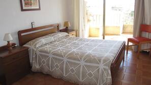 1 dormitorio, cunas o camas infantiles (de pago), ropa de cama