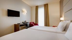 Een minibar, een kluis op de kamer, gratis babybedden, gratis wifi