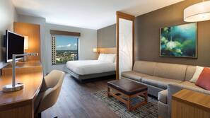Hypo-allergenic bedding, down comforters, in-room safe, desk