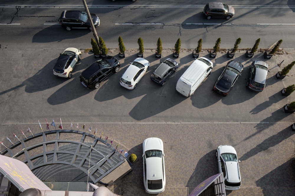 Photo - Ambassador Plaza