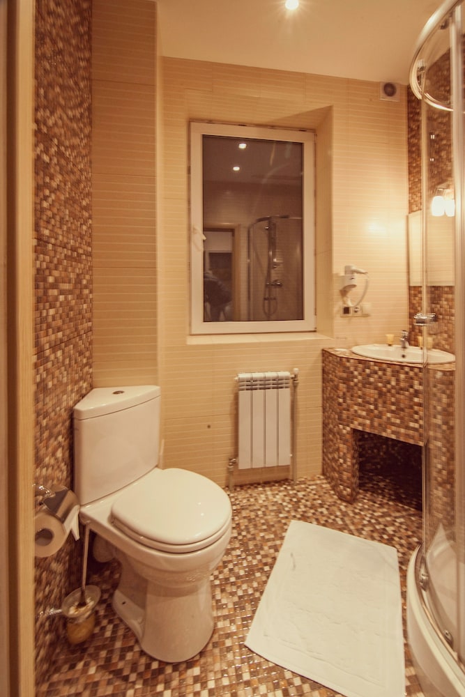 Photo - Ambassador Plaza