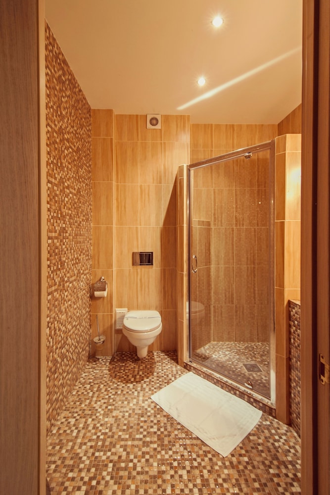 Photo - Ambassador Plaza