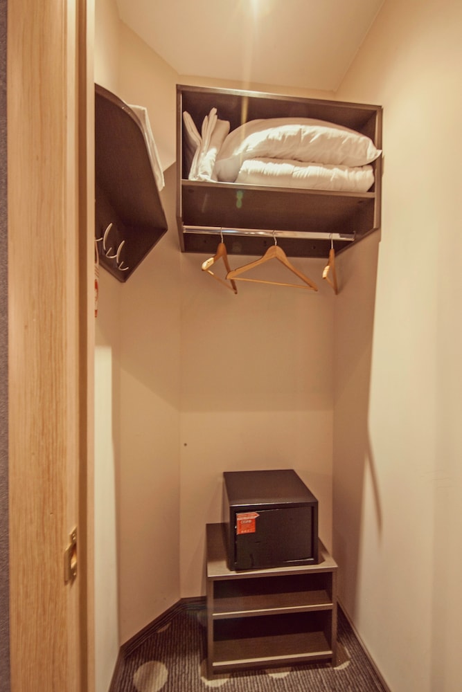 Photo - Ambassador Plaza