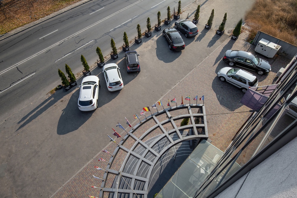 Photo - Ambassador Plaza