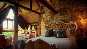Egyptian cotton sheets, individually decorated, free WiFi, linens