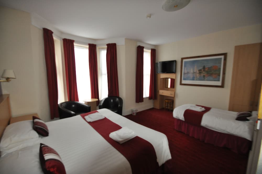 The Port Hotel Portrush 2018 Prices Expedia Co Uk Hotel Lounge Featured Image Guestroom