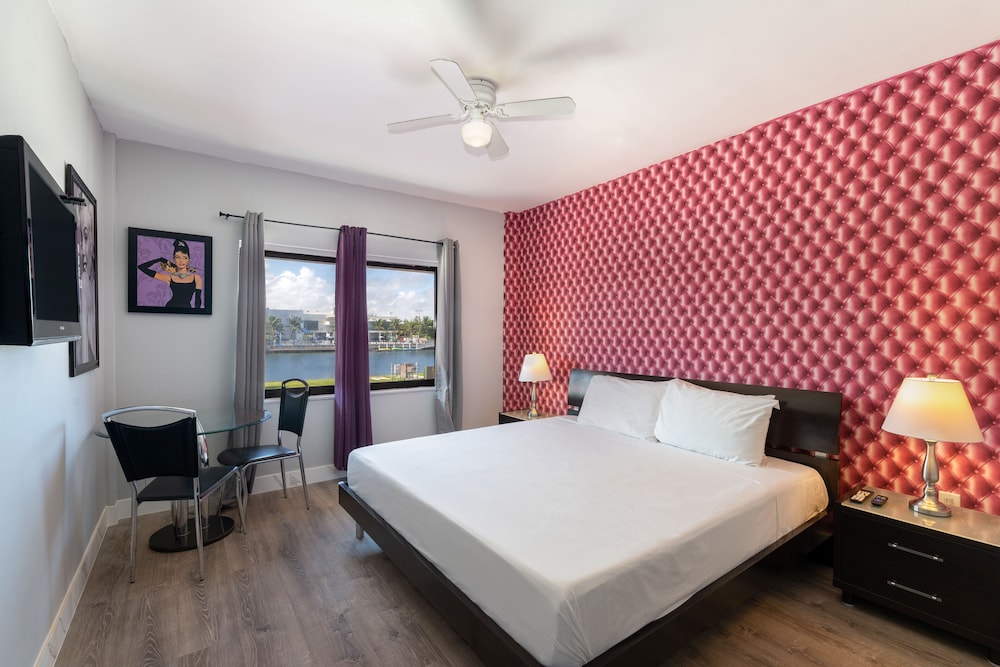 Notebook Miami Beach in Miami Best Rates & Deals on Orbitz