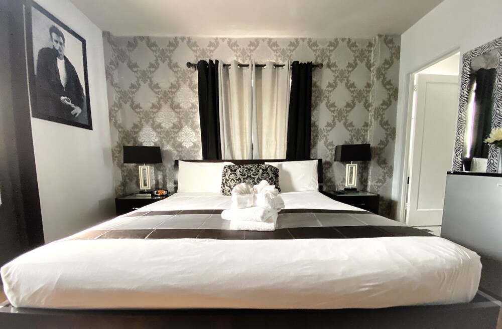 Notebook Miami Beach in Miami Best Rates & Deals on Orbitz