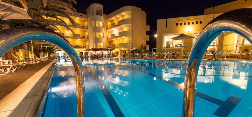 Sunny Bay Hotel in Kíssamos, Greece