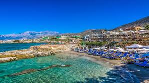 Plage privée, chaises longues, parasols, serviettes de plage
