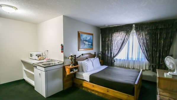 Free WiFi, linens