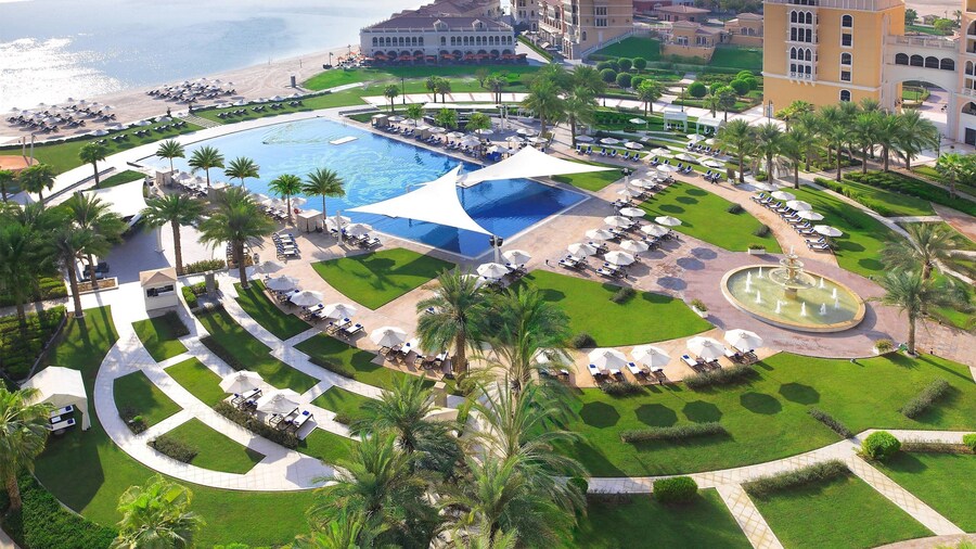 The Ritz-Carlton Abu Dhabi, Grand Canal
