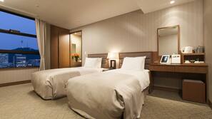 In-room safe, individually decorated, individually furnished, desk