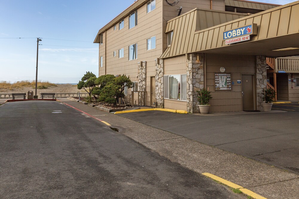 Ebb Tide Oceanfront Inn in Seaside Best Rates & Deals on Orbitz