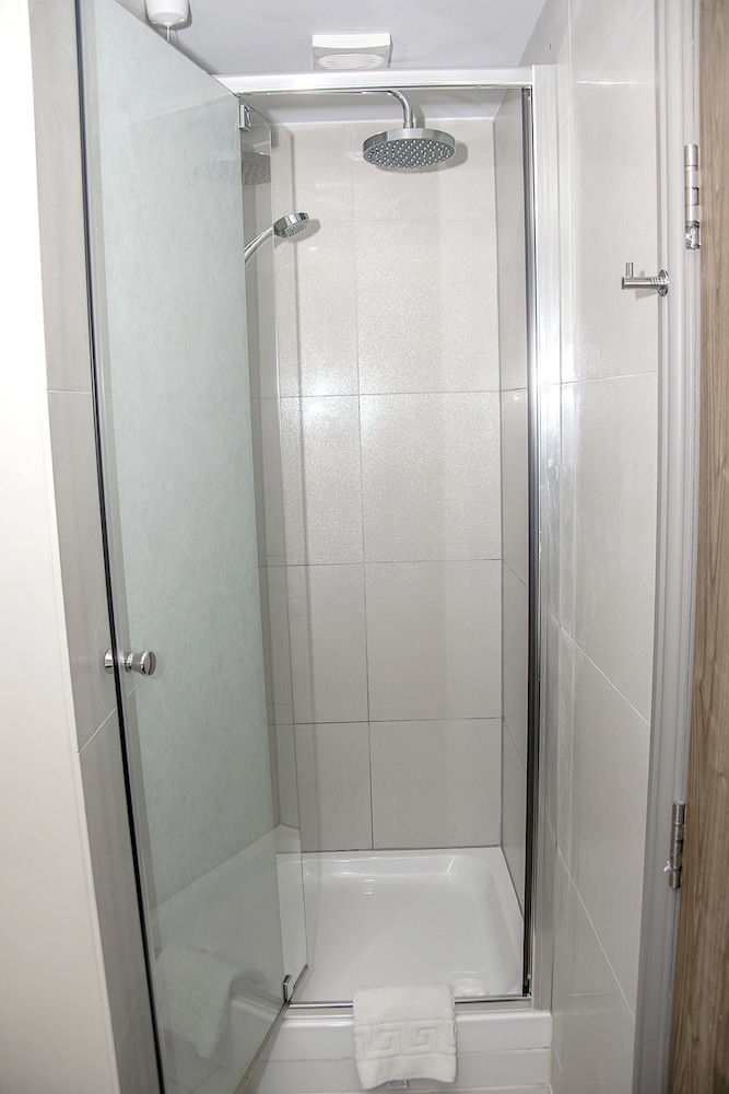 Bathroom, Base Serviced Apartments - City Road